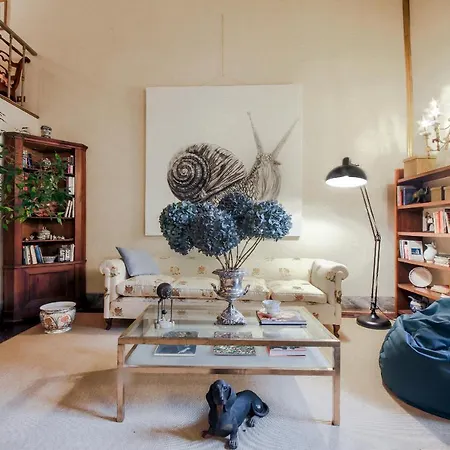 - The Slowcoach House * Florencja