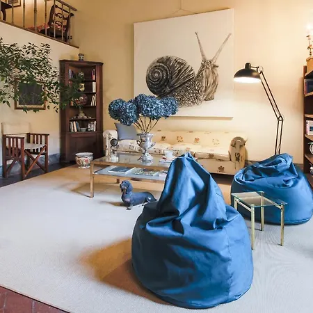- The Slowcoach House Florencja