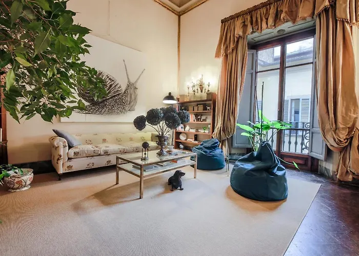 - The Slowcoach House * Florence