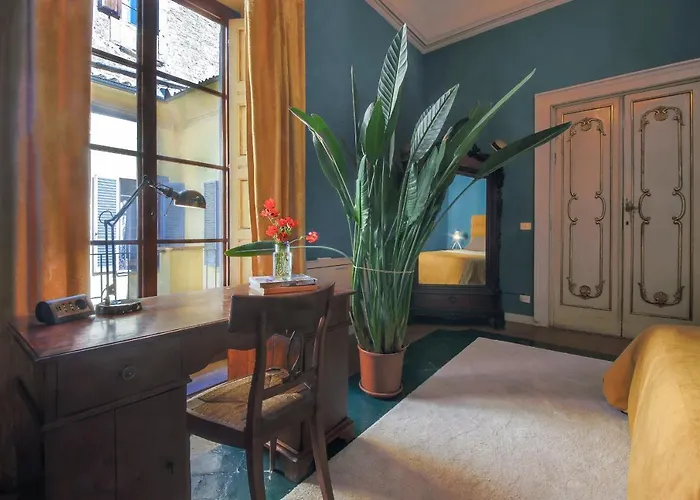 - The Slowcoach House * Florence