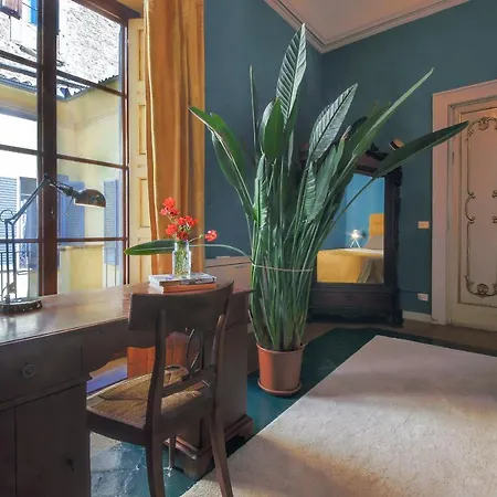 - The Slowcoach House * Florence